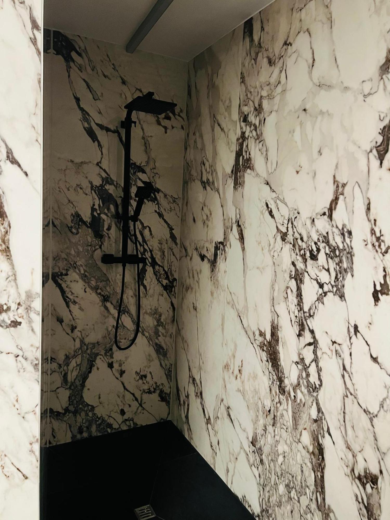 Zimmer & Appartements Am Schlossplatz 霍恩埃姆斯 客房 照片